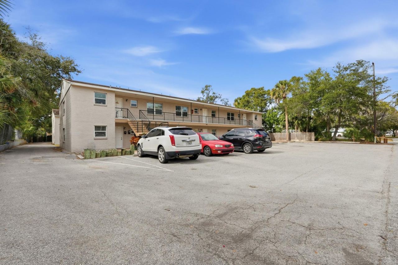 Photo 4 of 805 Louisville St, Port Orange, FL 32129