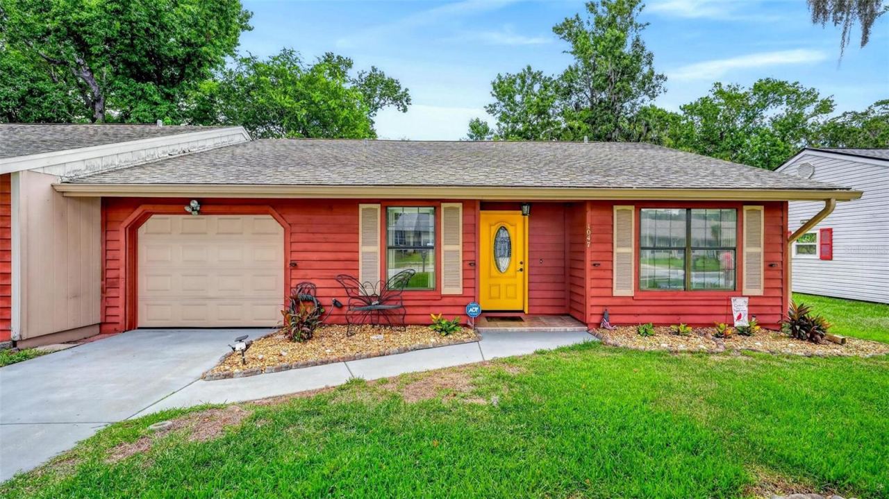 1047 W Samms Ave, Port Orange