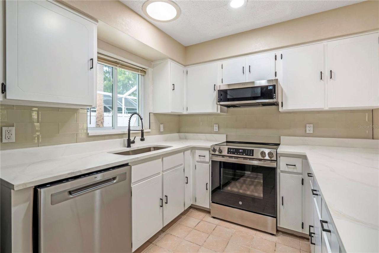 Photo 4 of 19 Banner Ln, Palm Coast, FL 32137