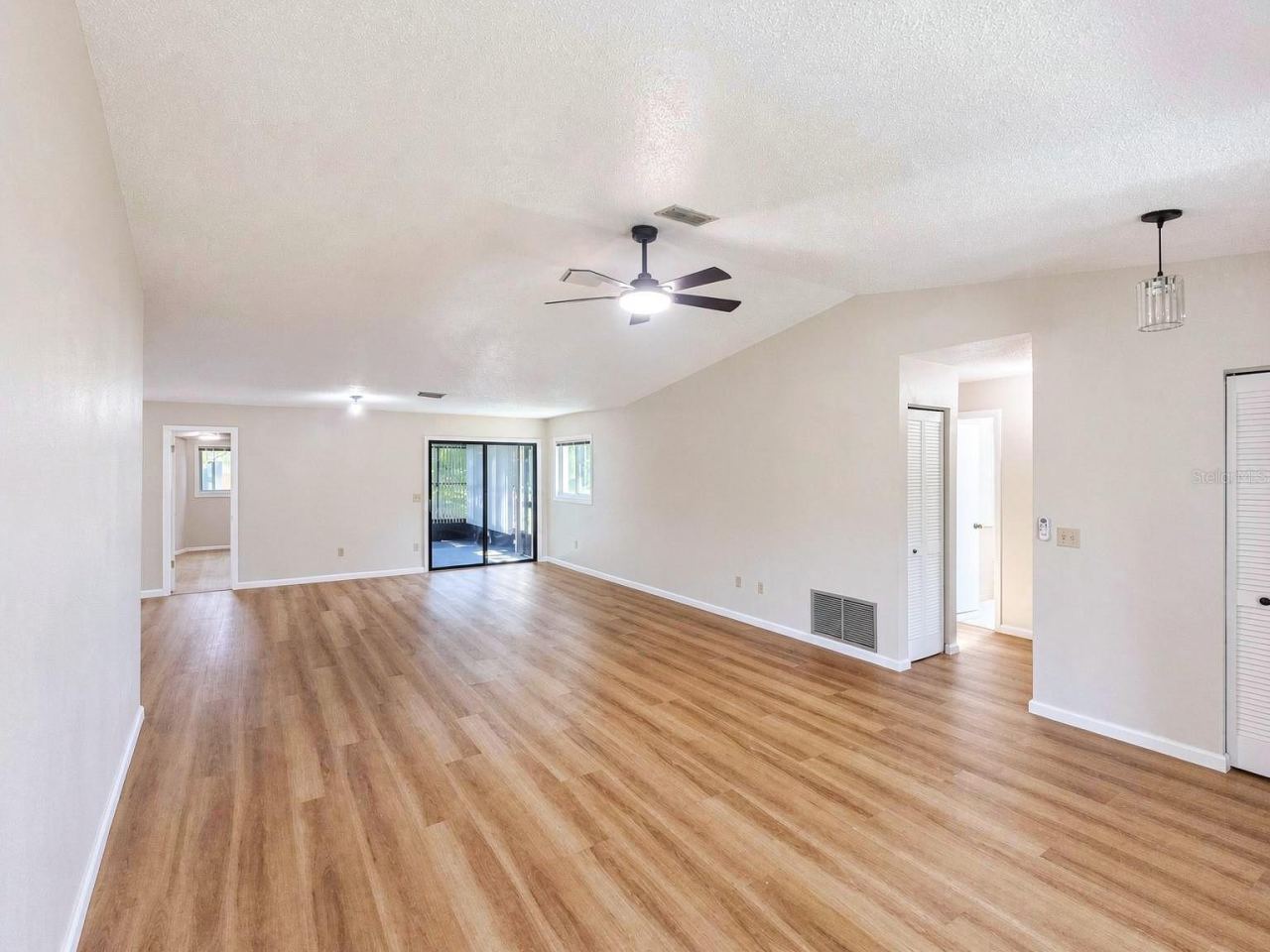 Photo 5 of 19 Banner Ln, Palm Coast, FL 32137