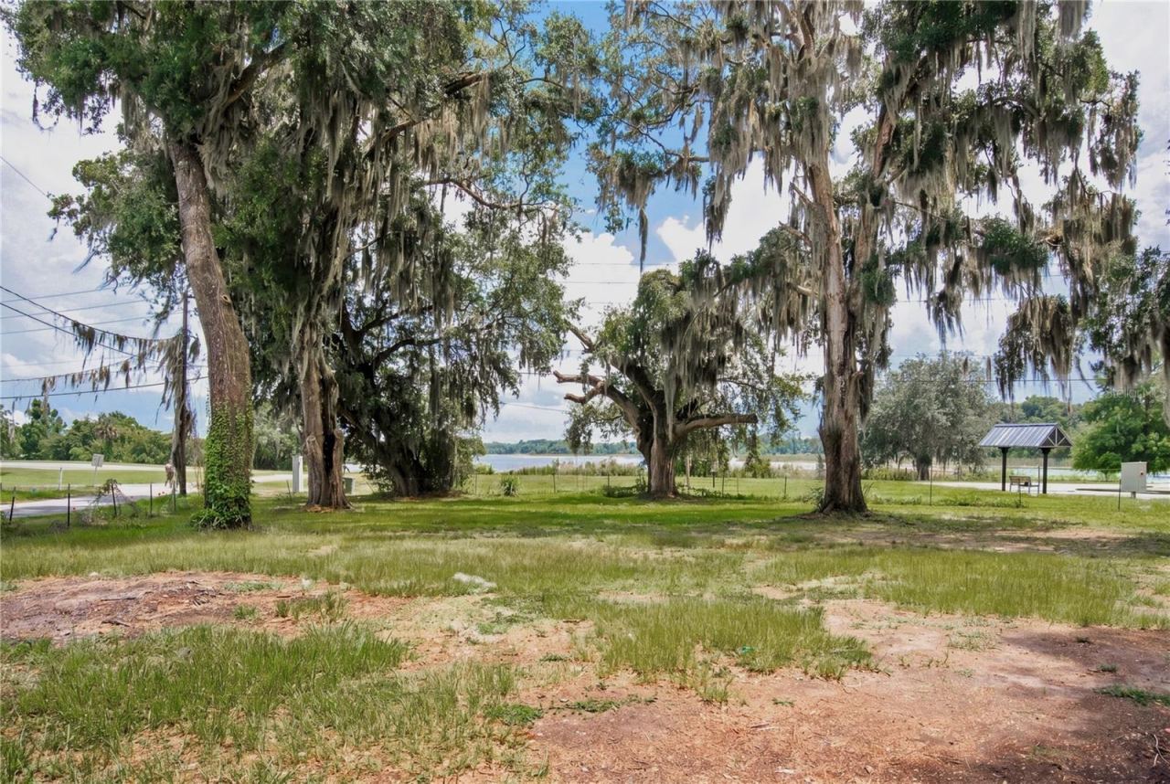 Photo 4 of 720 Huntington Rd, Crescent City, FL 32112