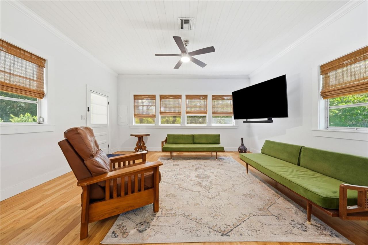 Photo 4 of 128 N Lakeview Dr, Lake Helen, FL 32744
