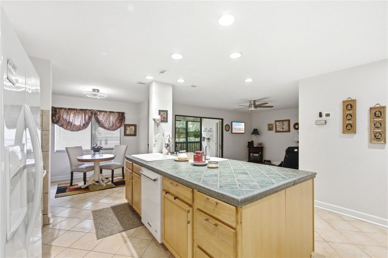 Photo 4 of 314 Palm Coast Pkwy Ne #202, Palm Coast, FL 32137