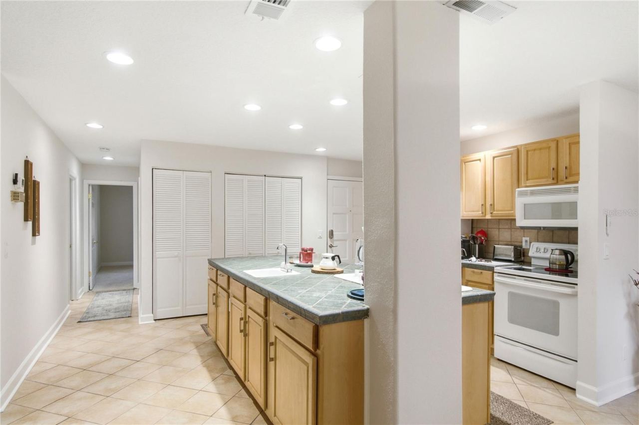 Photo 5 of 314 Palm Coast Pkwy Ne #202, Palm Coast, FL 32137