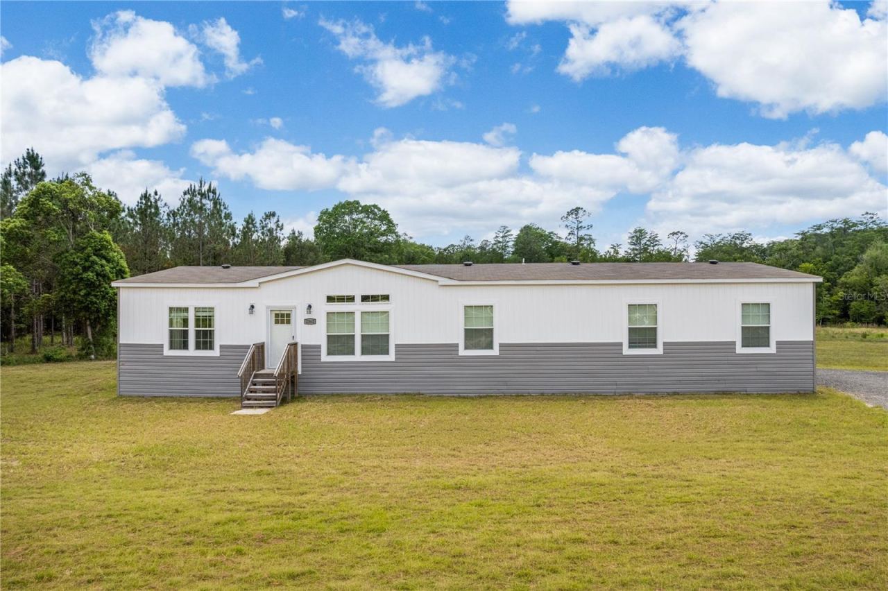 Photo 2 of 2362 Ne County Road 1469, Hawthorne, FL 32640