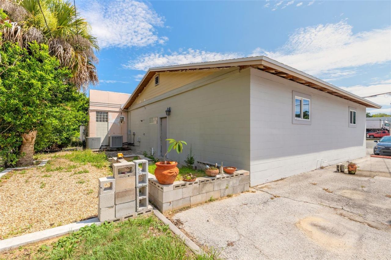 Photo 5 of 600 N Dixie Fwy, New Smyrna Beach, FL 32168