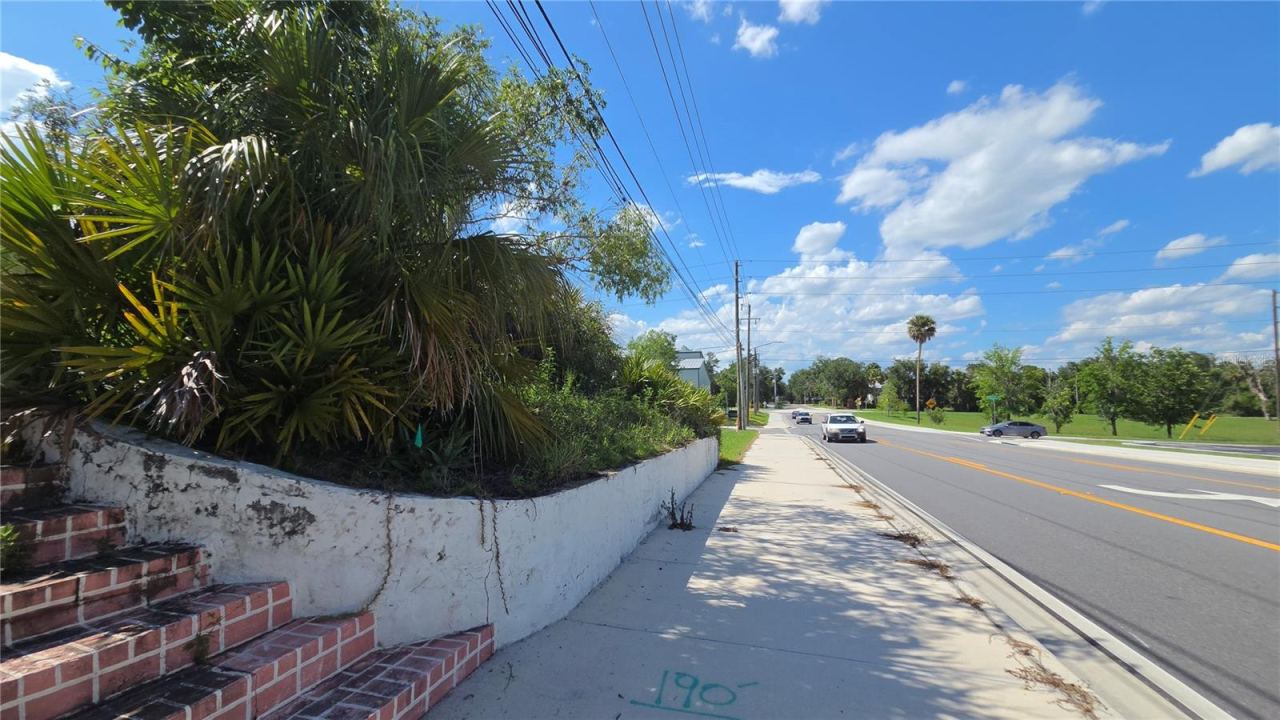 Photo 5 of 236 N Amelia Ave, Deland, FL 32724