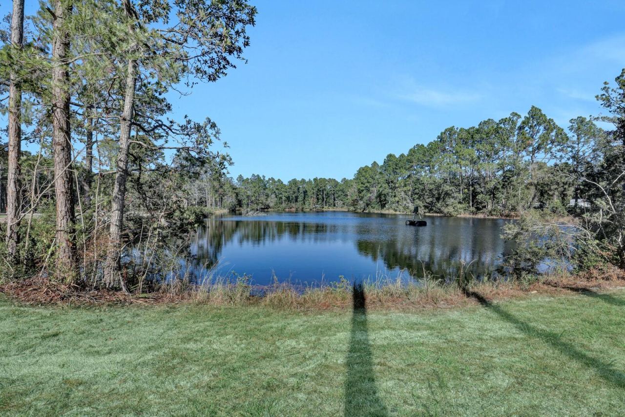 Photo 4 of 141 Woods Rd, San Mateo, FL 32187