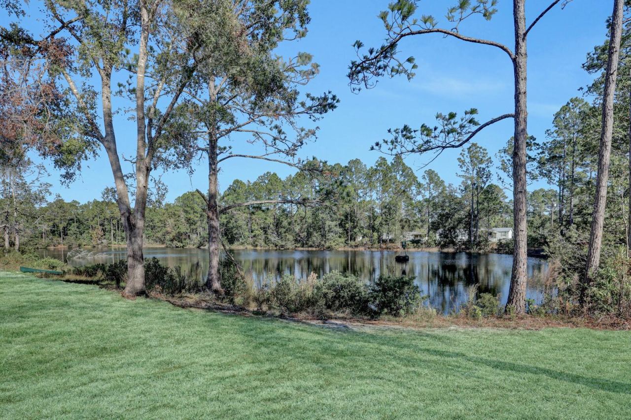 Photo 5 of 141 Woods Rd, San Mateo, FL 32187