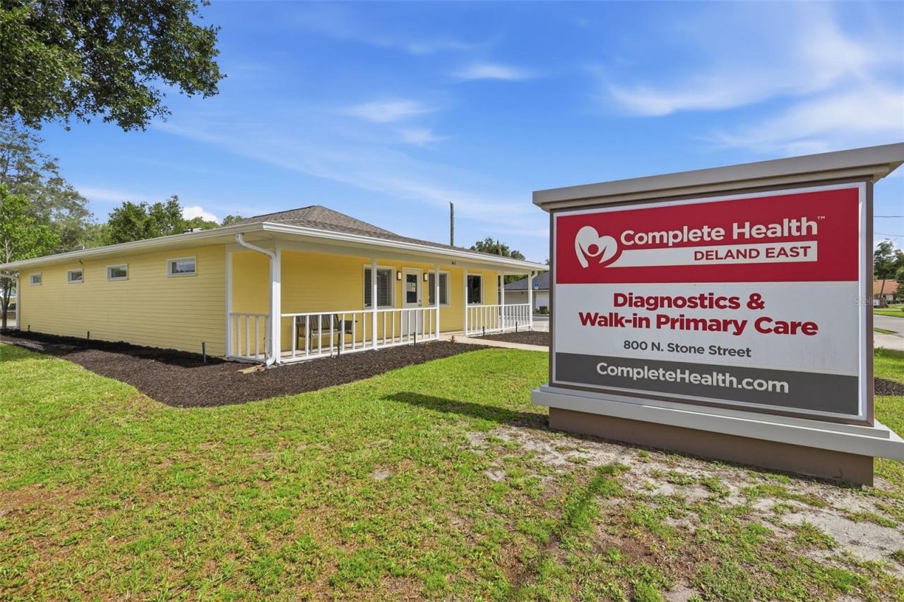 Photo 4 of 800 N Stone St, Deland, FL 32720