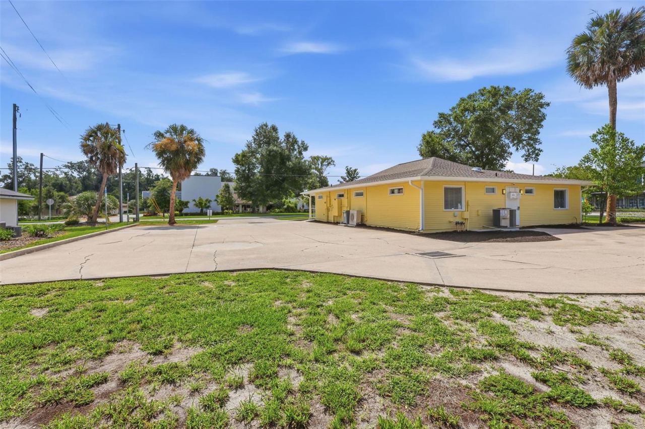 Photo 5 of 800 N Stone St, Deland, FL 32720