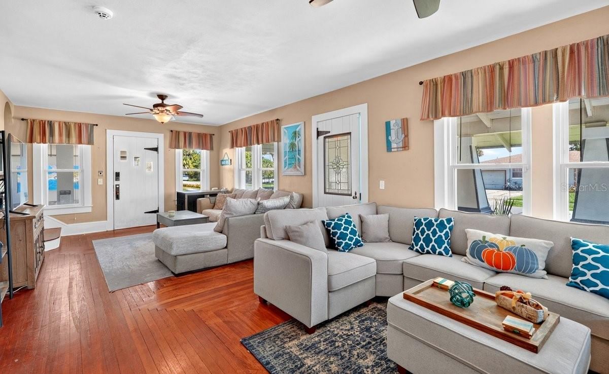 Photo 4 of 330 Hartford Ave, Daytona Beach, FL 32118