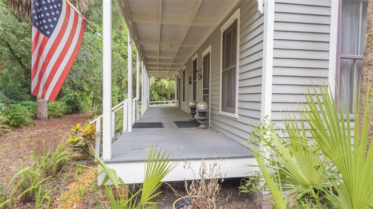 Photo 4 of 200 Park St, Melrose, FL 32666