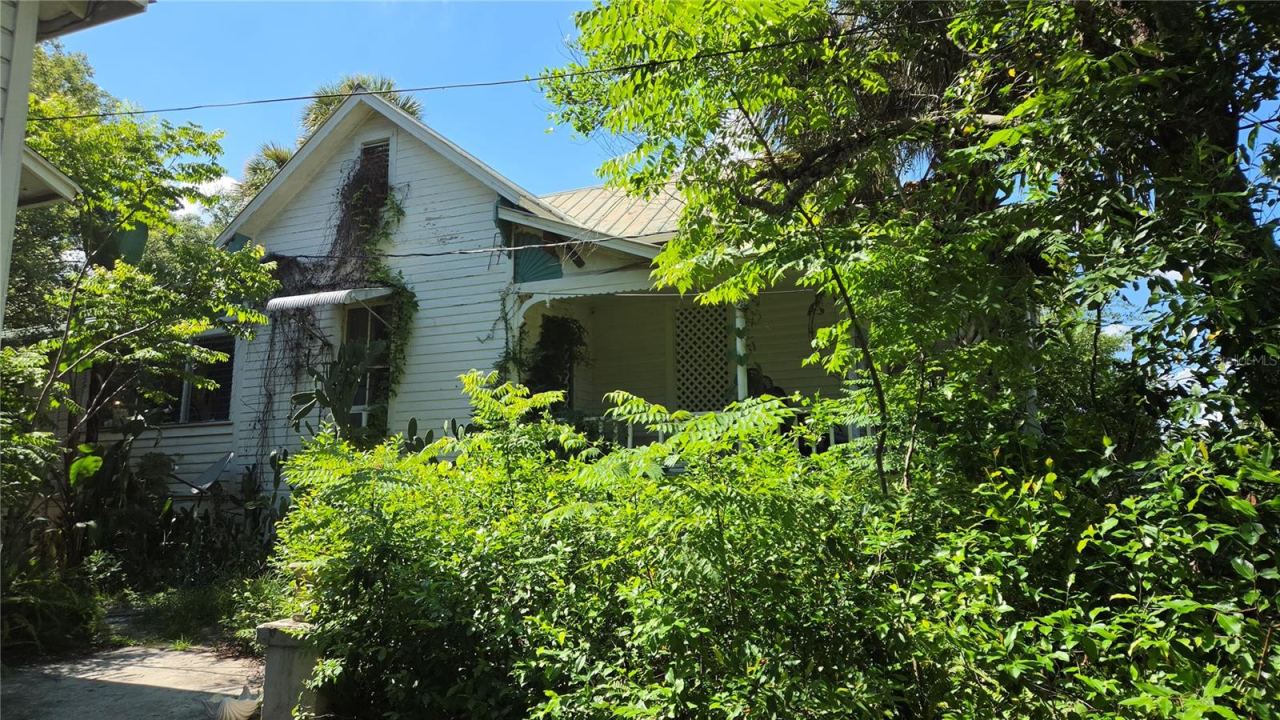 Photo 5 of 236 N Amelia Ave, Deland, FL 32724