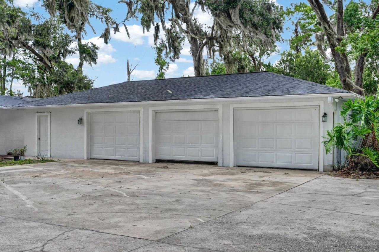 Photo 4 of 157 W Grandview Dr, East Palatka, FL 32131