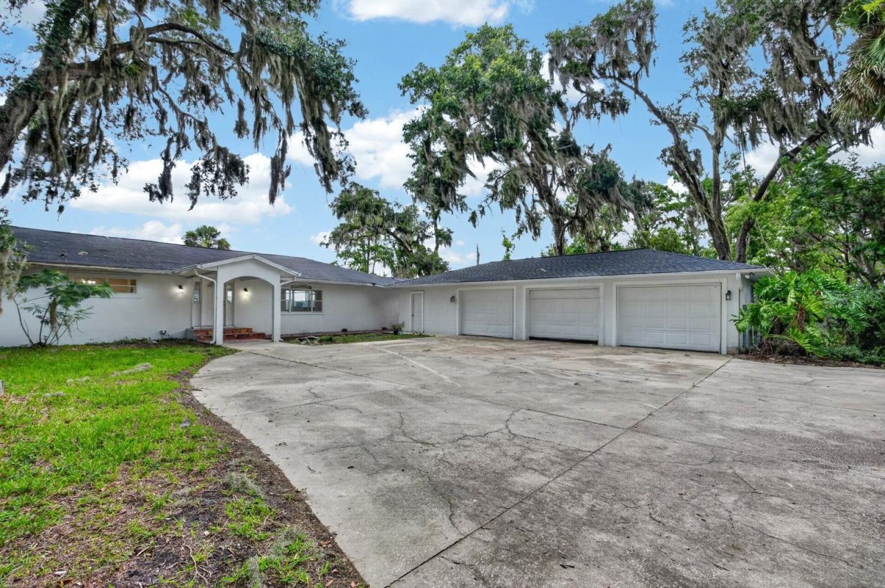 Photo 5 of 157 W Grandview Dr, East Palatka, FL 32131