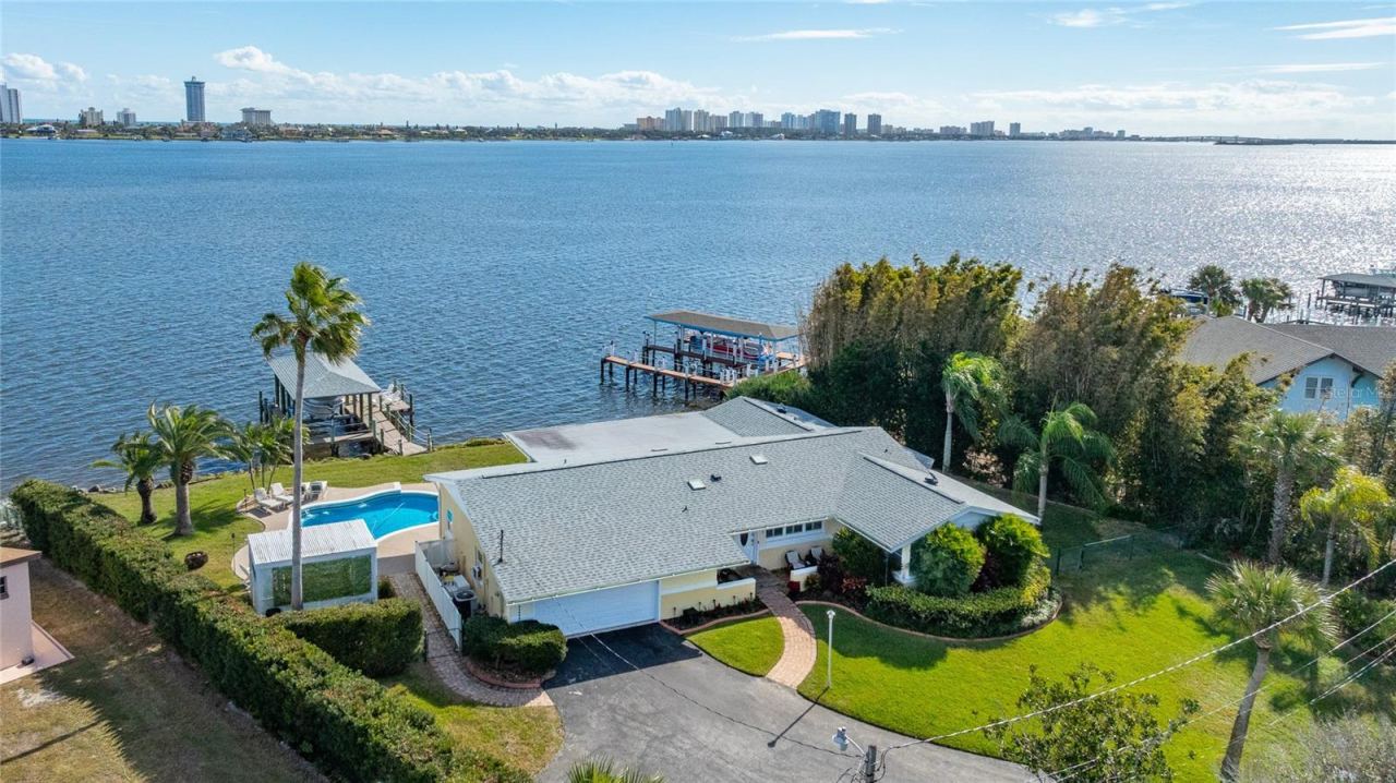 Photo 4 of 130 Reef Rd, South Daytona, FL 32119