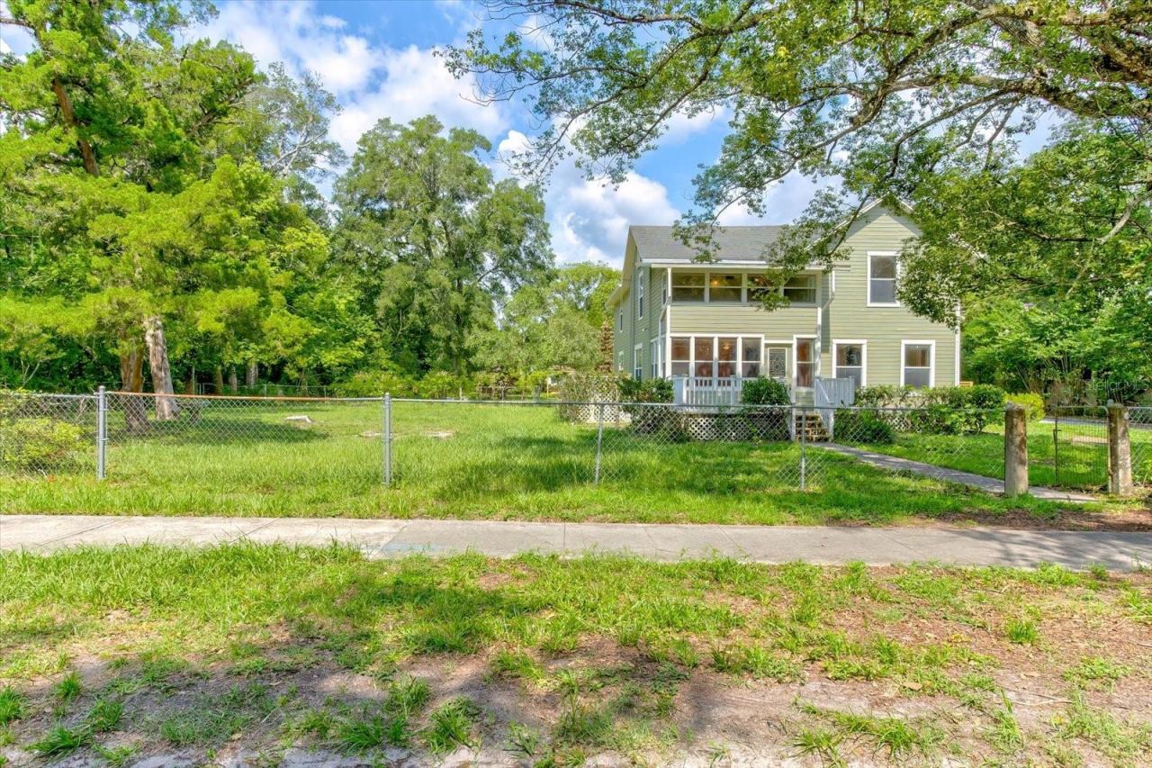 Photo 4 of 543 N Thorpe Ave, Orange City, FL 32763
