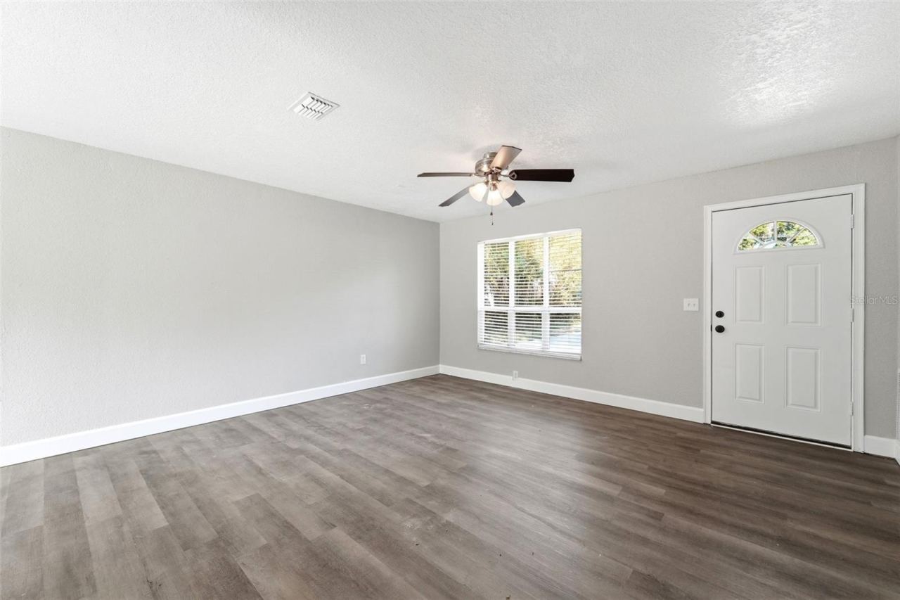 Photo 4 of 451 S Blue Lake Ave, Deland, FL 32724
