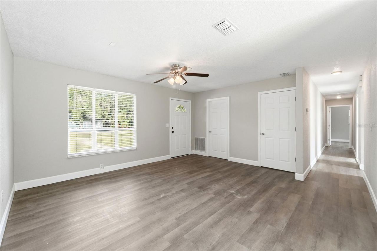 Photo 5 of 451 S Blue Lake Ave, Deland, FL 32724