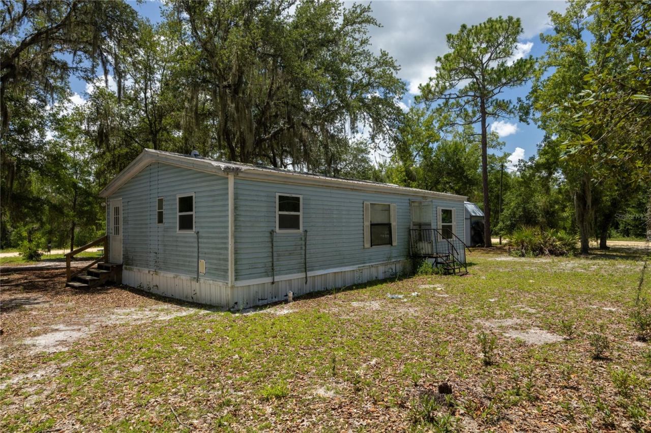 Photo 4 of 108 Kitty Ave, Interlachen, FL 32148