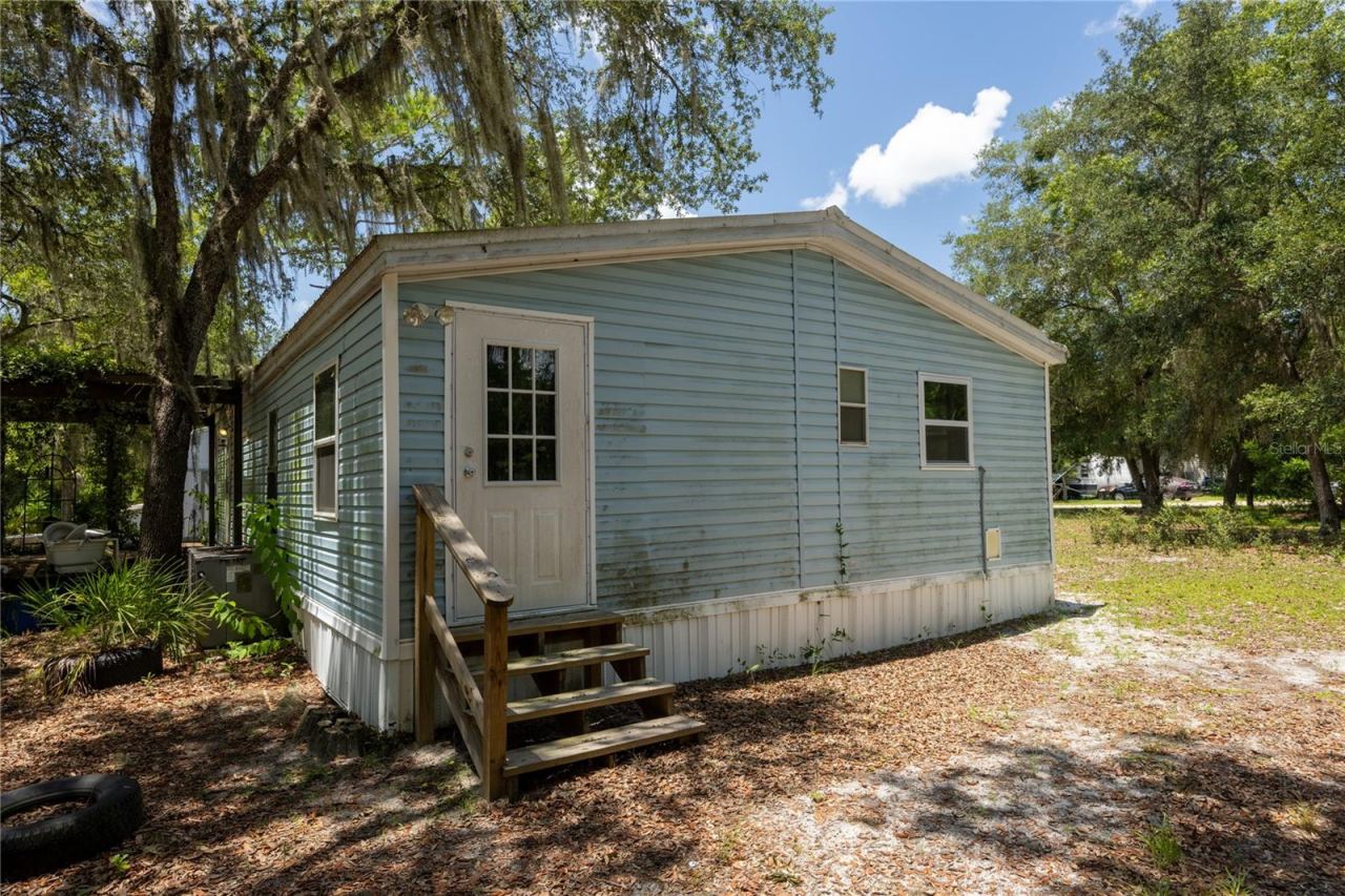 Photo 5 of 108 Kitty Ave, Interlachen, FL 32148