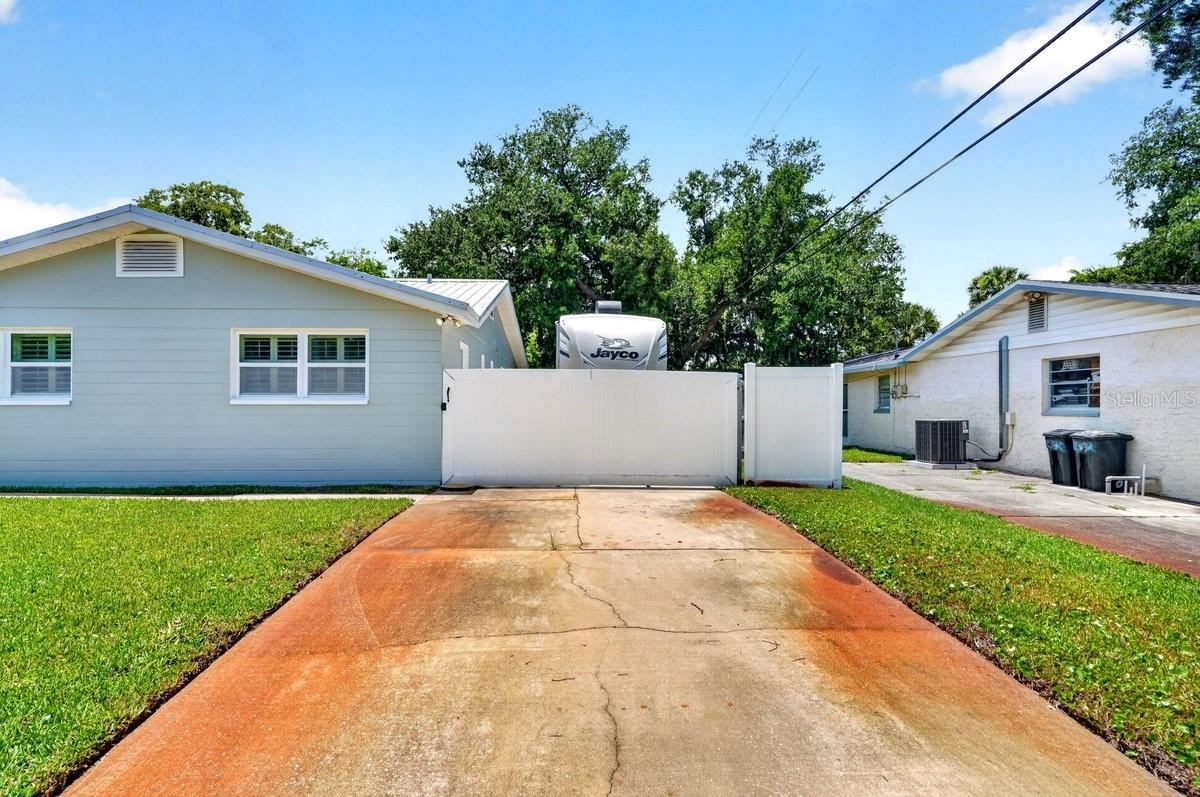 Photo 5 of 2334 Citrus Ave, South Daytona, FL 32119