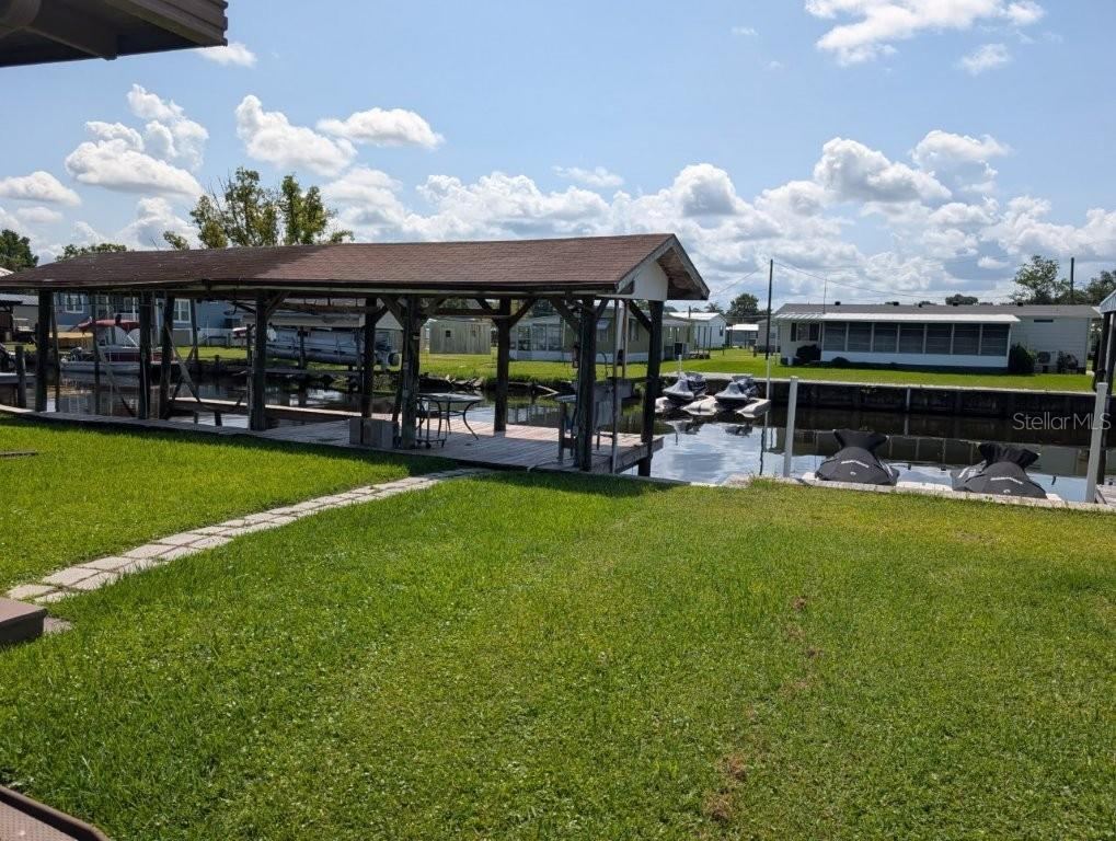 Photo 4 of 154 Moonlite Dr, Welaka, FL 32193