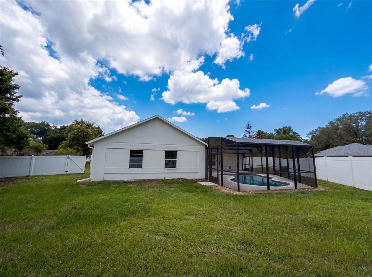 Photo 5 of 546 Penns Neck Dr, Deland, FL 32724
