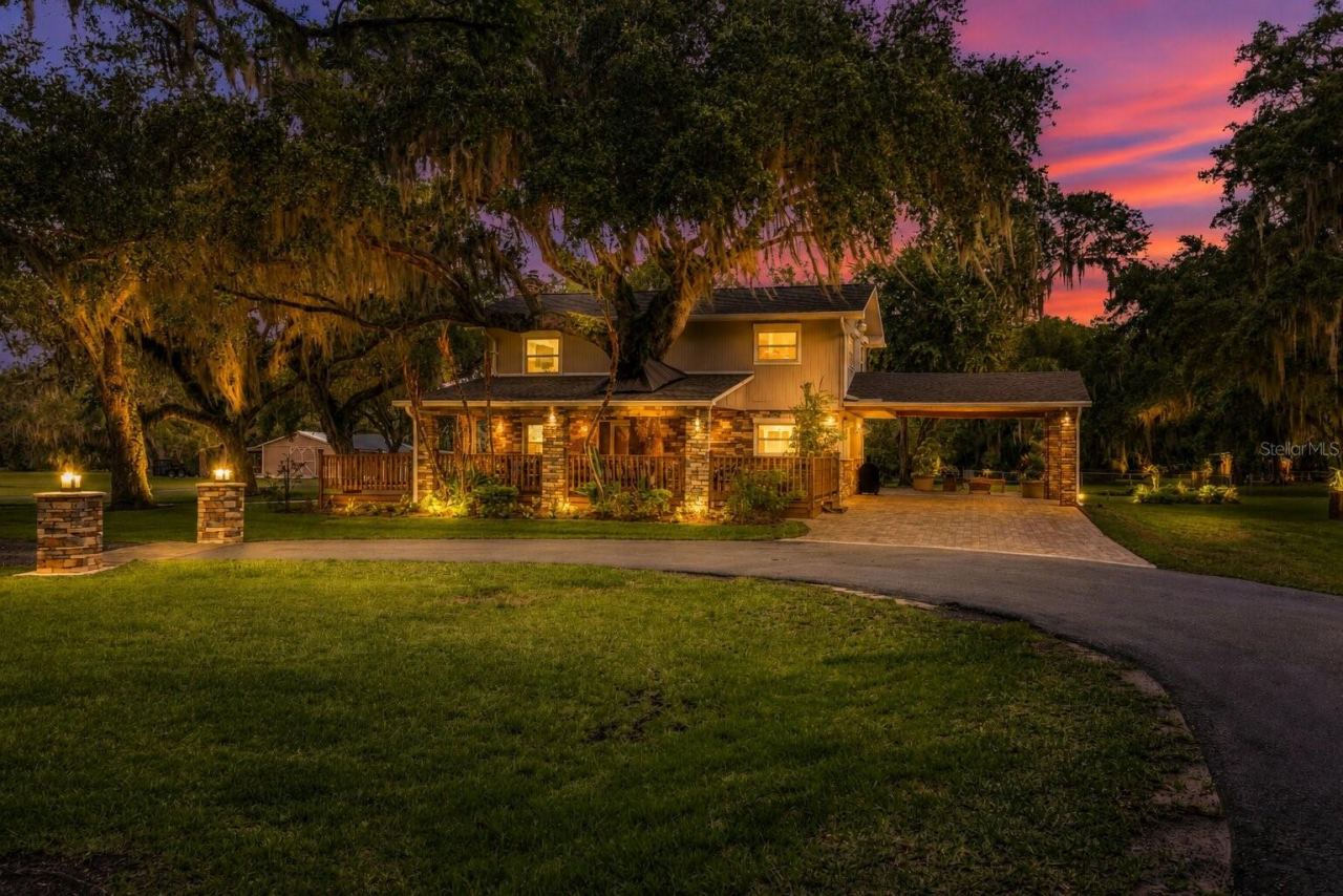 Photo 5 of 800 Hidden Oaks Ln, Oak Hill, FL 32759