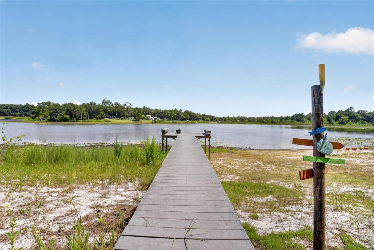 Photo 4 of 273 Neal Rd, Hawthorne, FL 32640