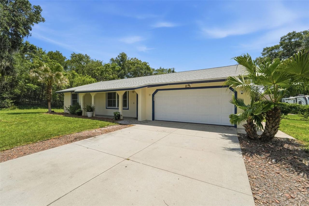 Photo 4 of 535 Land O Lakes Ct, Deland, FL 32724