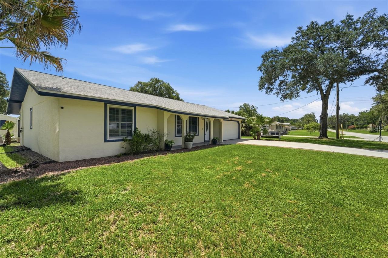 Photo 5 of 535 Land O Lakes Ct, Deland, FL 32724