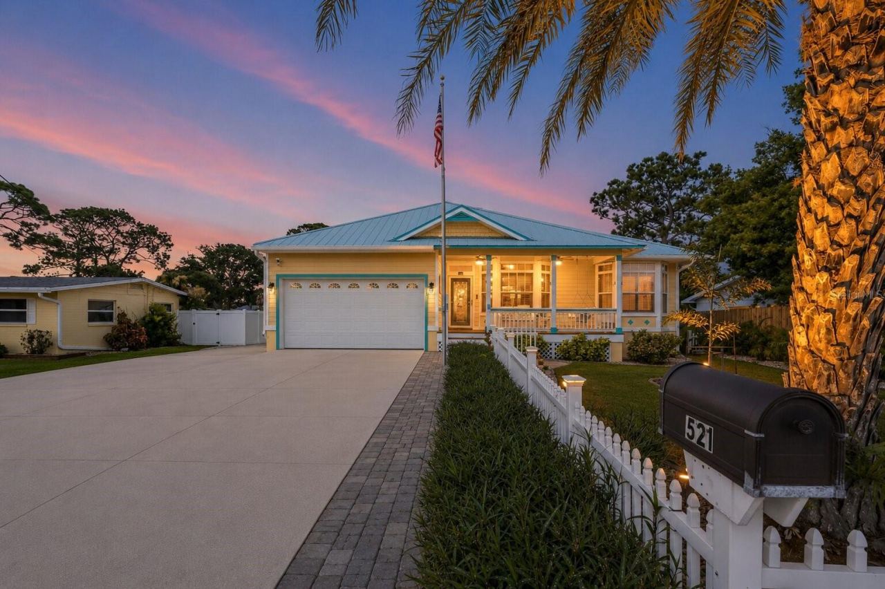 Photo 3 of 521 S Peninsula Ave, New Smyrna Beach, FL 32169