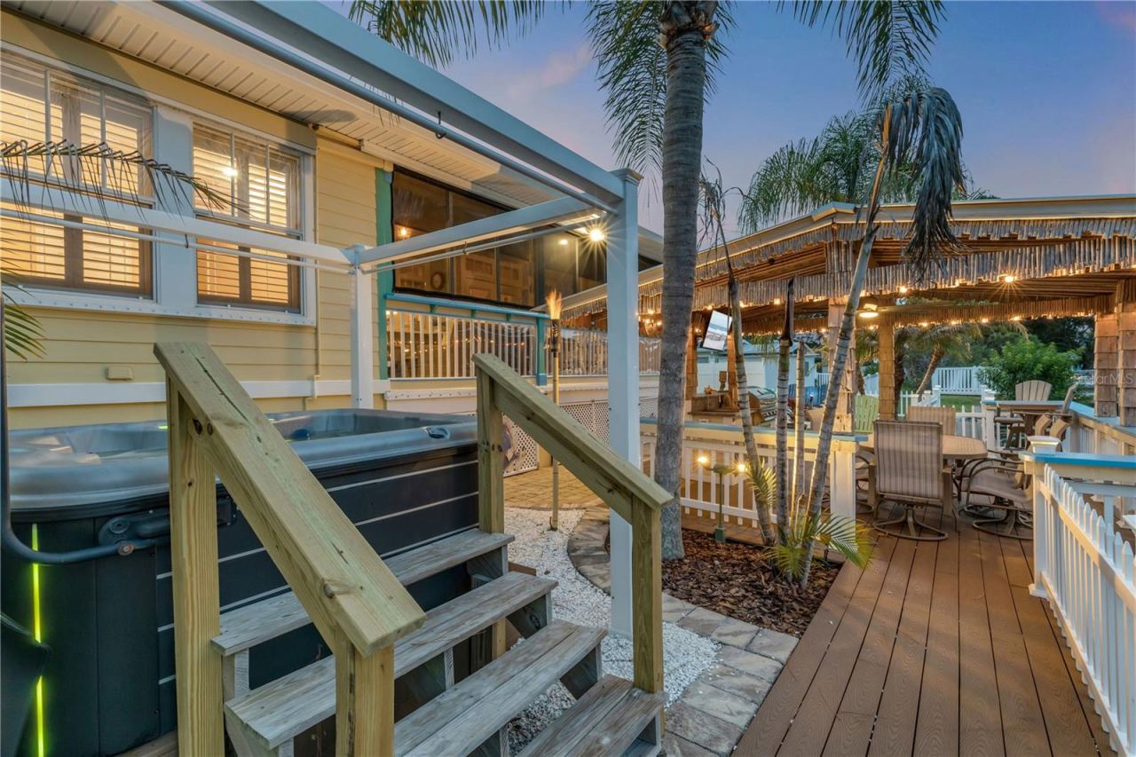 Photo 4 of 521 S Peninsula Ave, New Smyrna Beach, FL 32169