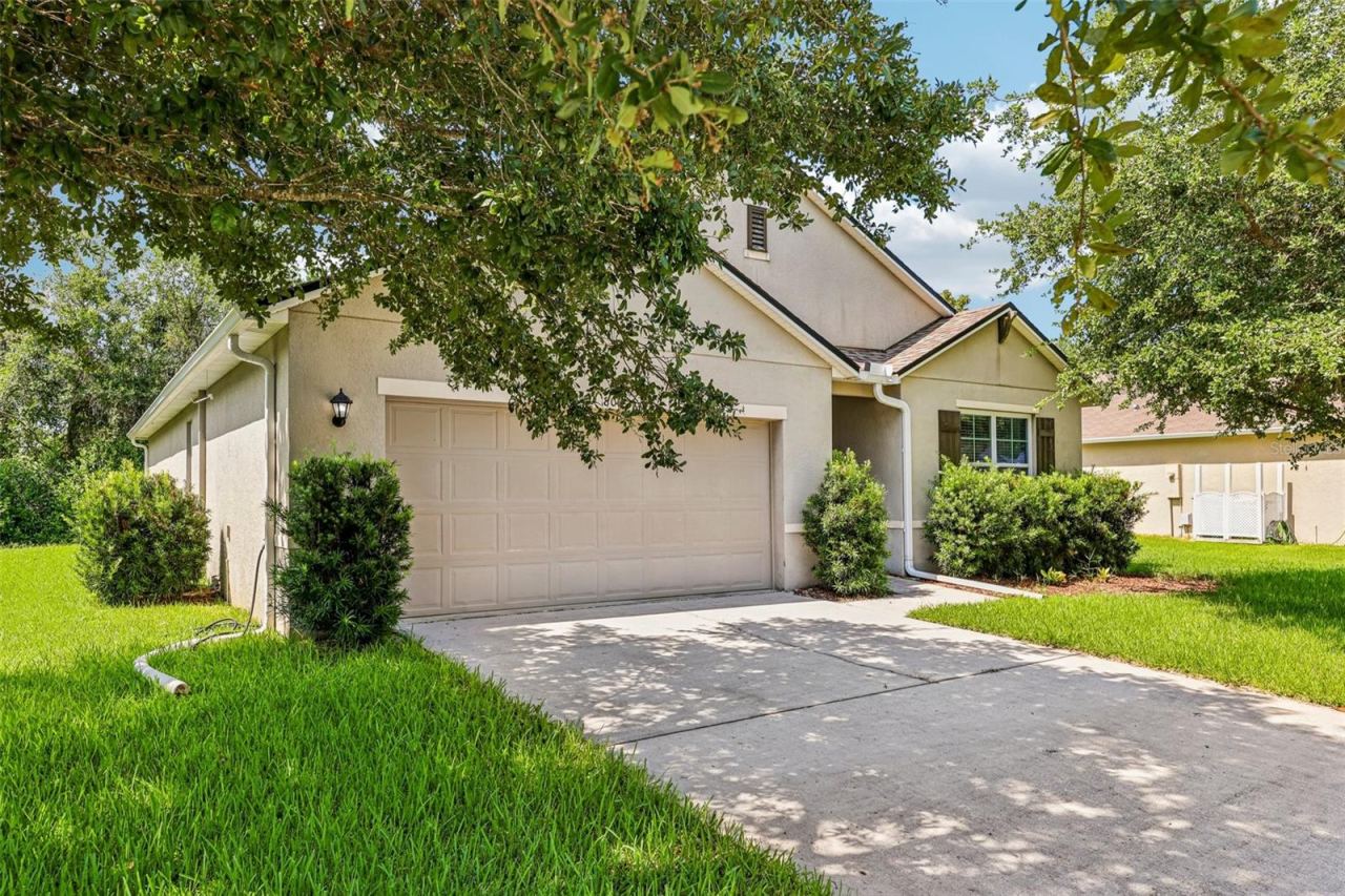 Photo 5 of 806 Grand Park Ct, Deland, FL 32724
