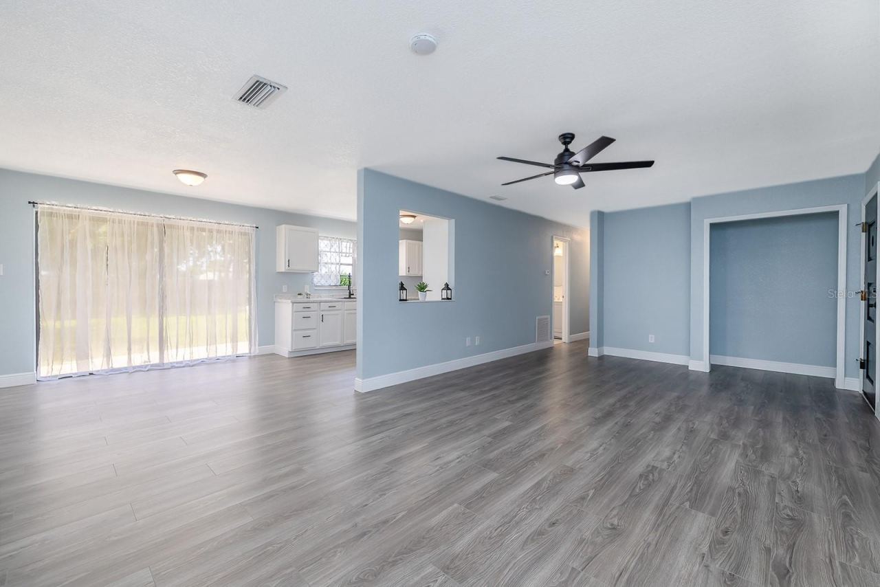 Photo 4 of 764 Reed Canal Rd, South Daytona, FL 32119