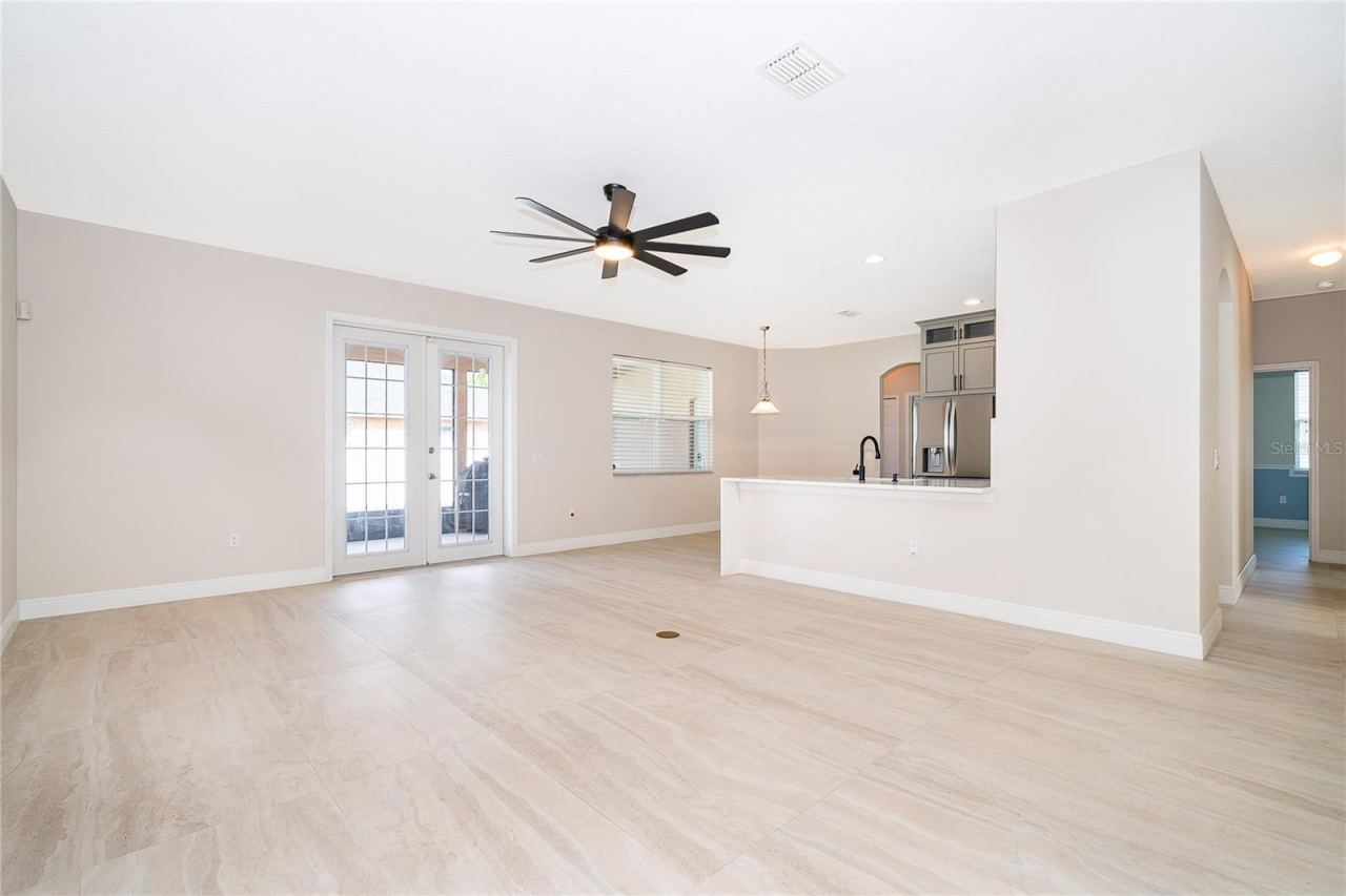Photo 4 of 700 Elkhorn Fern Ln, Deland, FL 32720