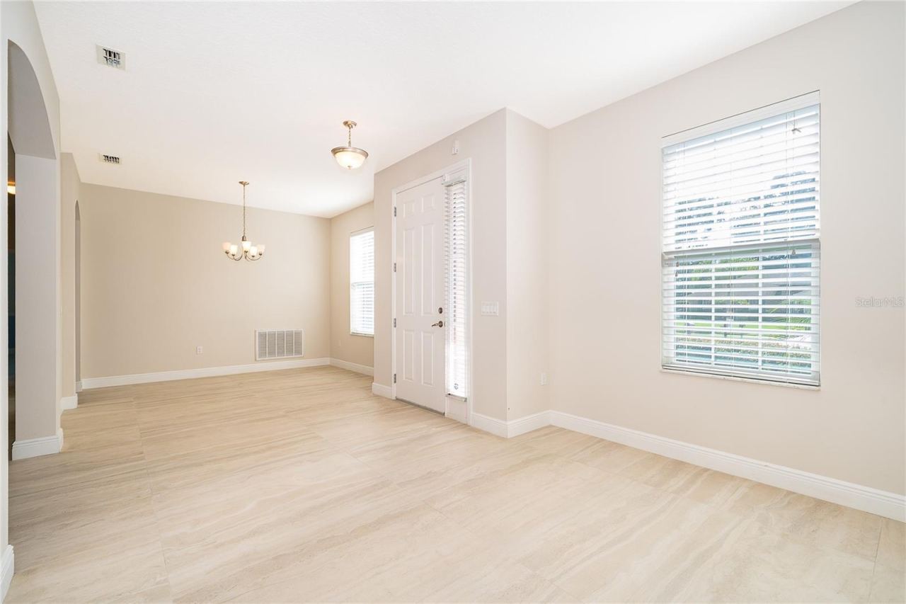 Photo 5 of 700 Elkhorn Fern Ln, Deland, FL 32720