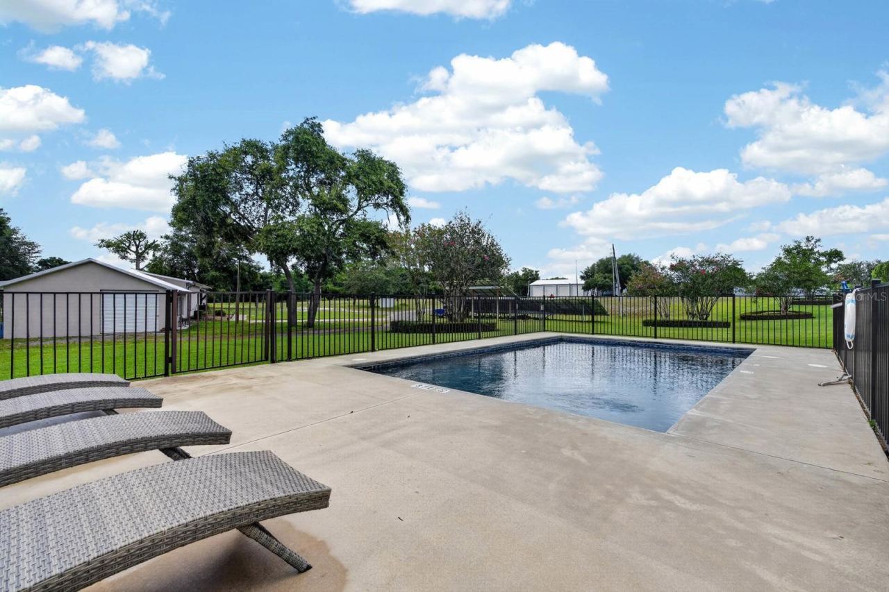 Photo 5 of 350 Fox Hollow Farms Rd, Pierson, FL 32180