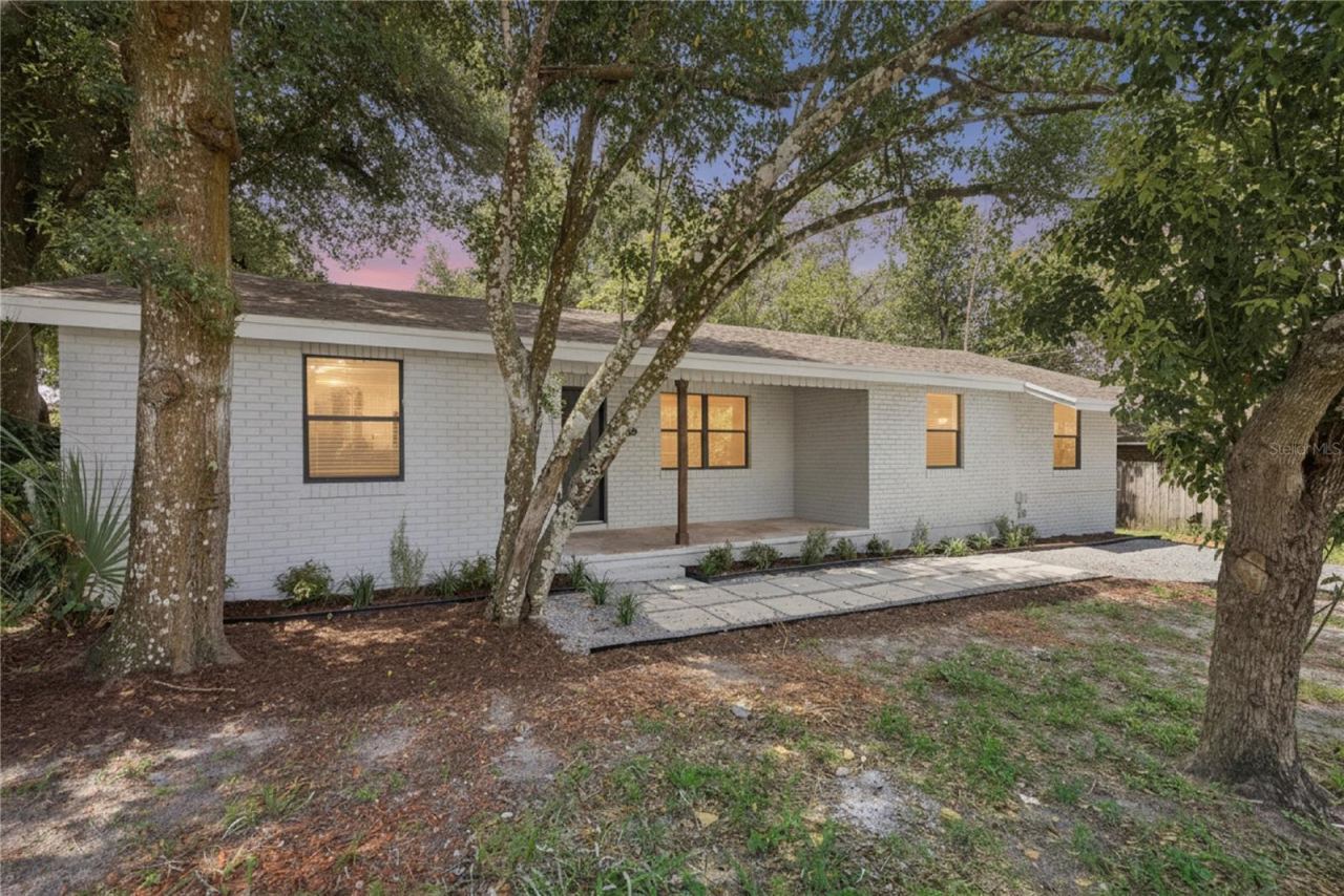 Photo 2 of 137 Lucerne Dr, Debary, FL 32713