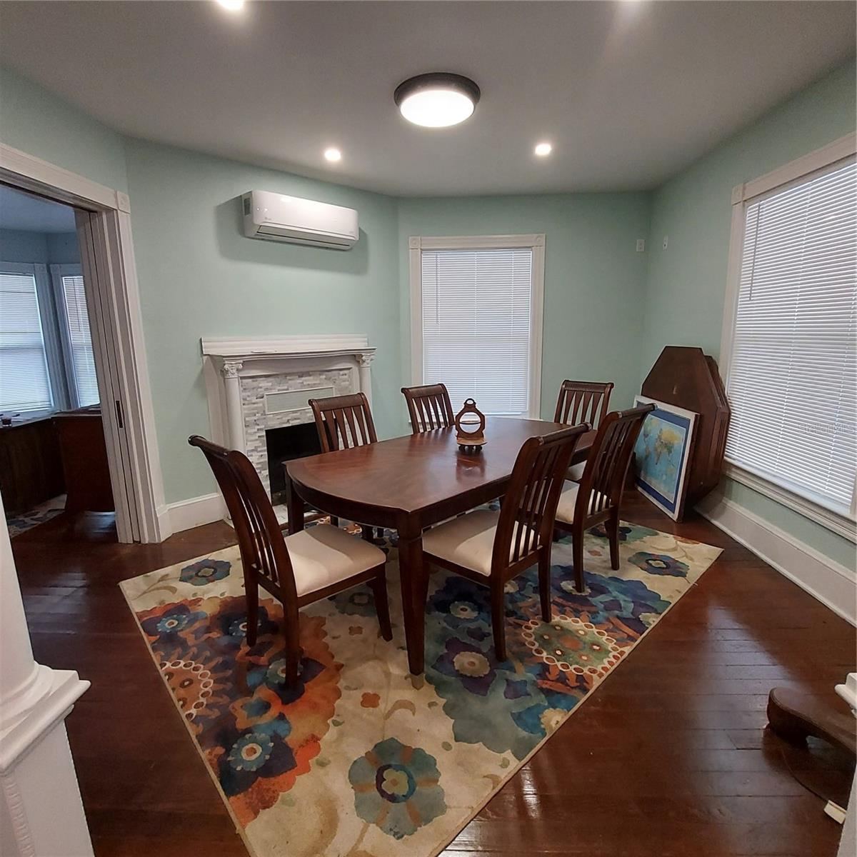 Photo 4 of 331 W New York Ave, Deland, FL 32720