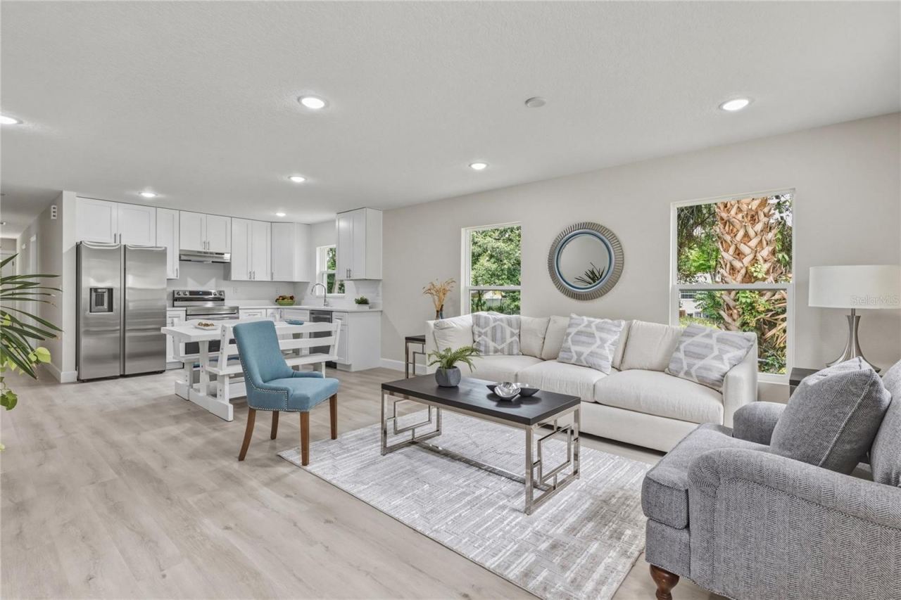 Photo 4 of 520 W Beresford Ave, Deland, FL 32720