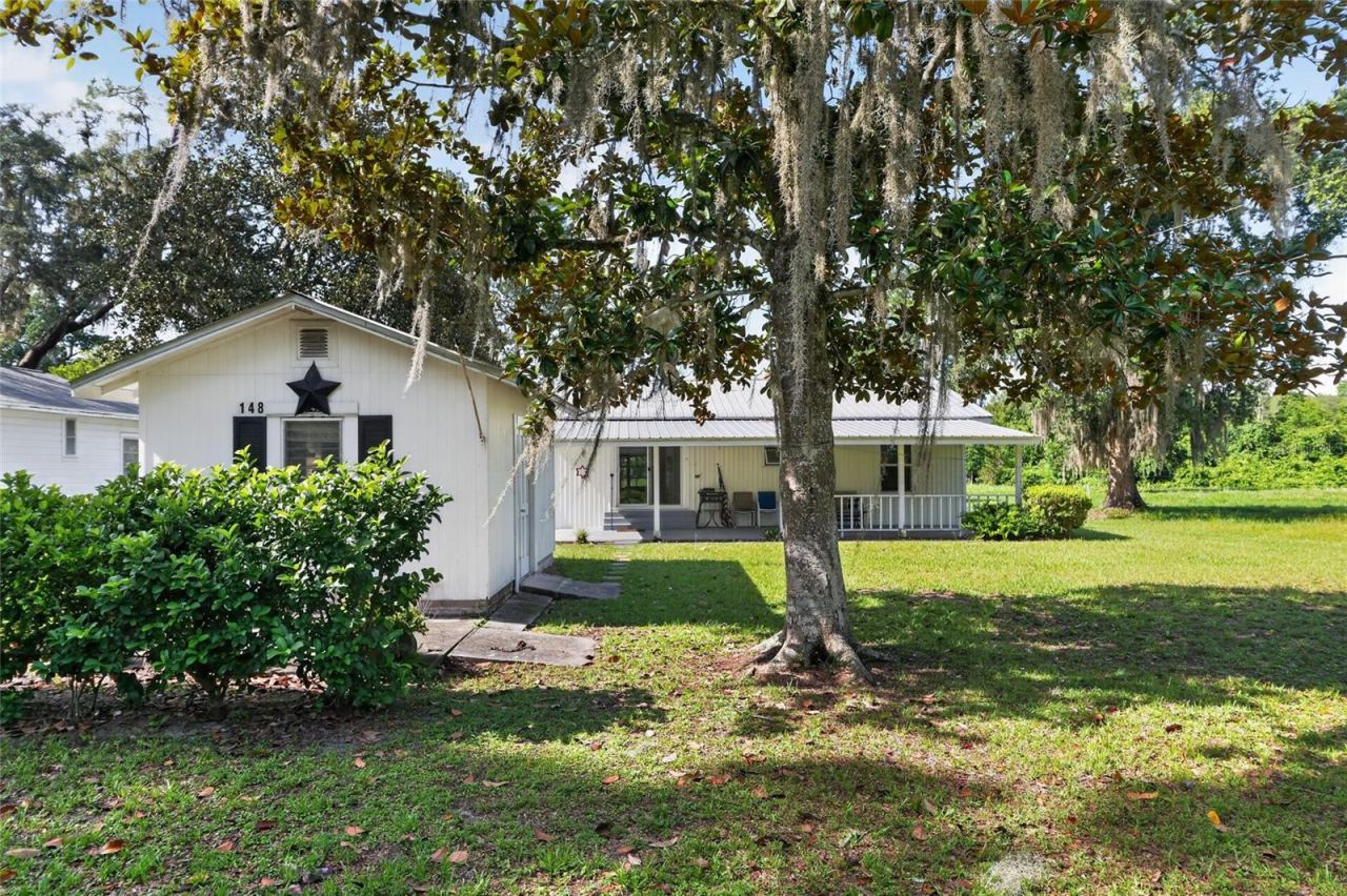 Photo 5 of 148 Lake Shore Ter, Interlachen, FL 32148