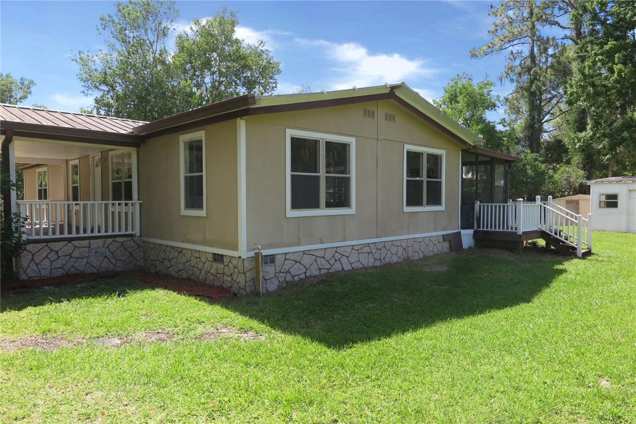 Photo 5 of 108 Pineshore Dr, Satsuma, FL 32189
