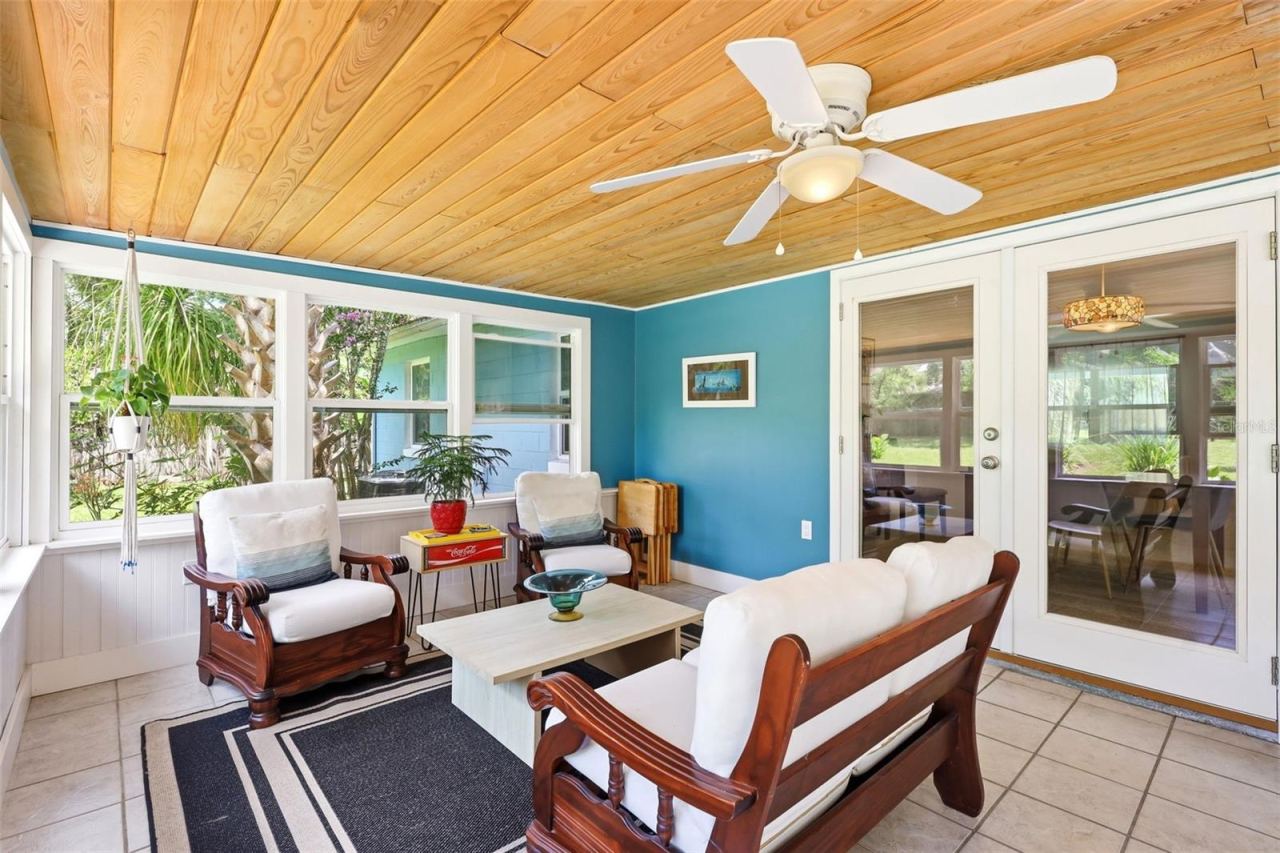 Photo 4 of 912 E Arizona Ave, Deland, FL 32724
