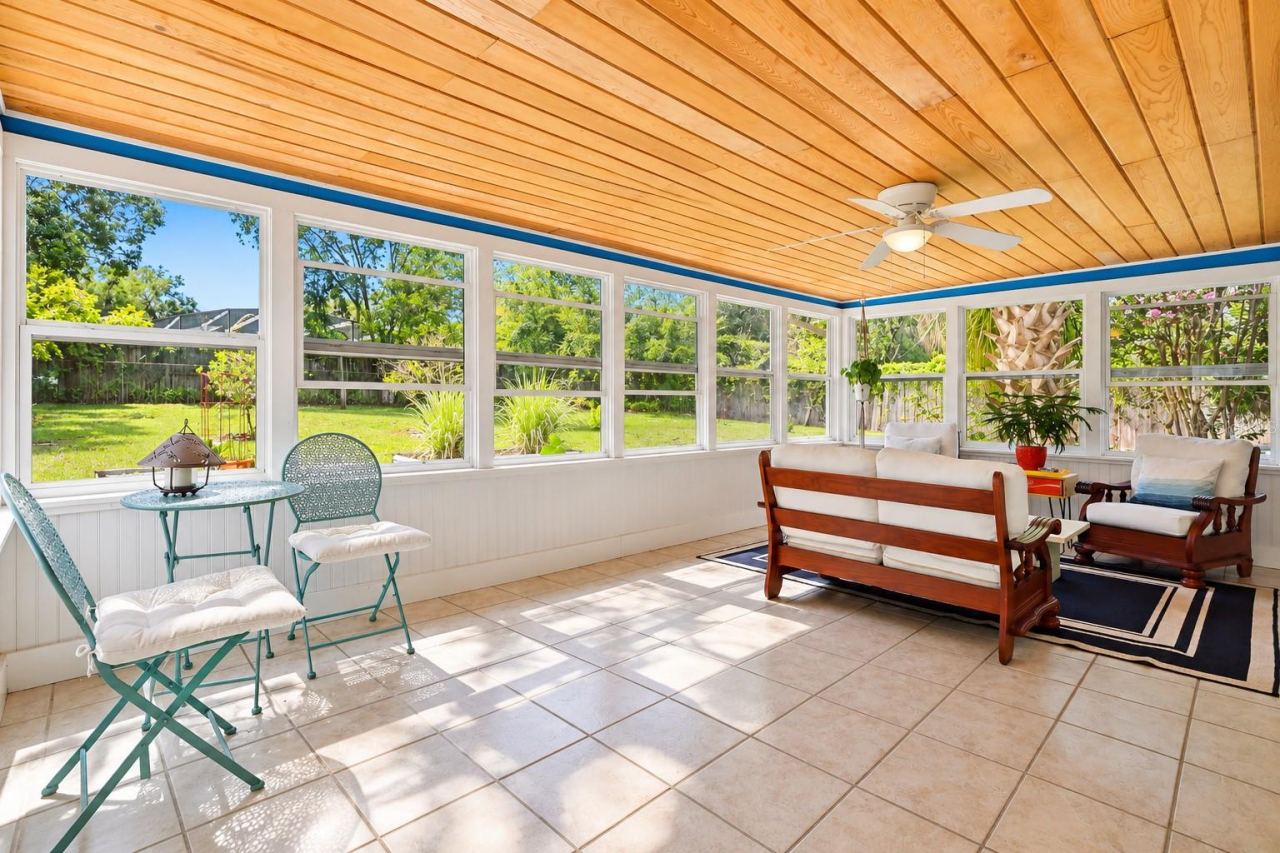 Photo 5 of 912 E Arizona Ave, Deland, FL 32724