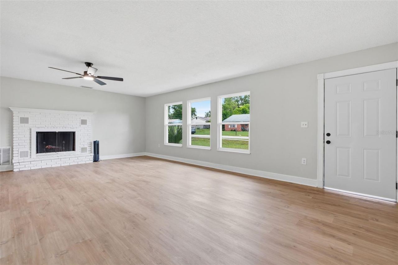 Photo 4 of 147 Colomba Rd, Debary, FL 32713