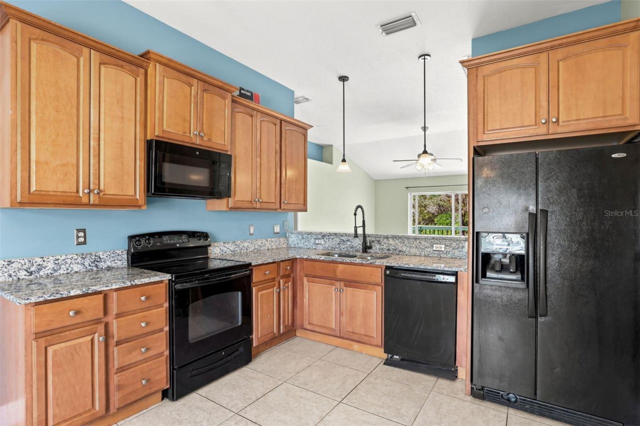 Photo 5 of 2063 Monterey Dr, Deltona, FL 32738