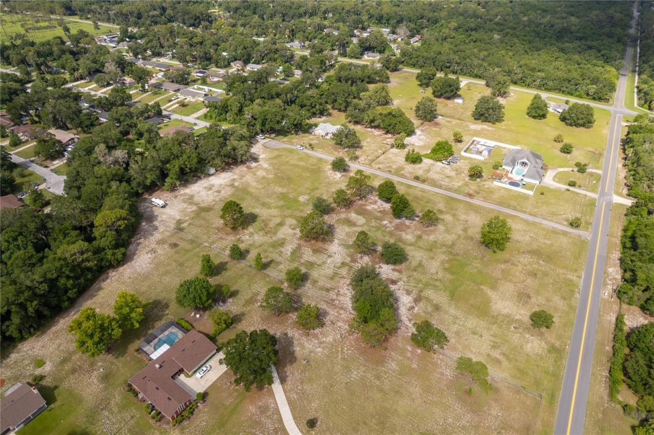 Photo 4 of 1431 S Montgomery St, Deland, FL 32720